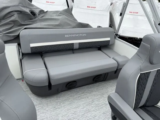 Slide: The Image of Bennington M Swingback 22 MSB Tritoon 2026 - 27