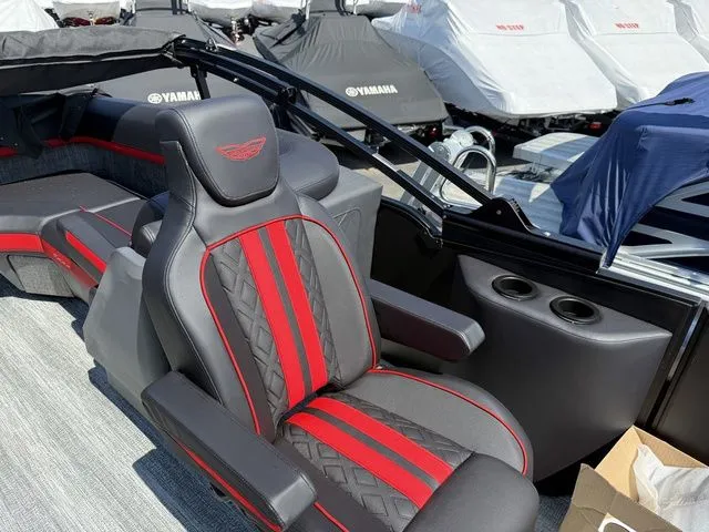 Slide: The Image of Bennington M Quad Bench 24 MFB Tritoon 2026 - 21