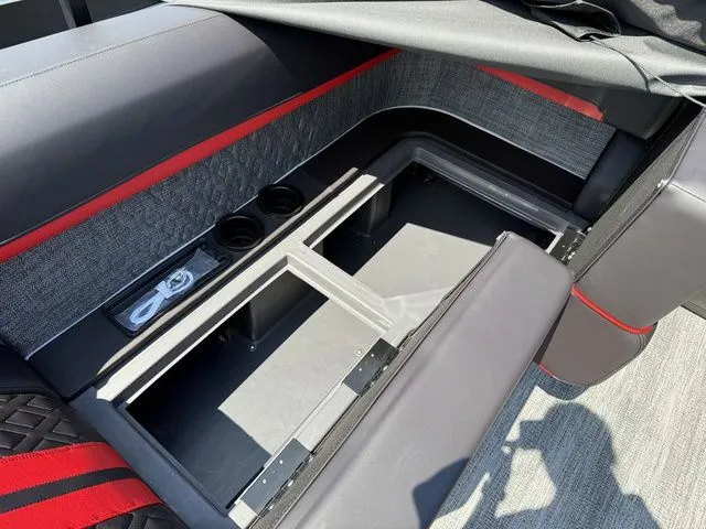 Slide: The Image of Bennington M Quad Bench 24 MFB Tritoon 2026 - 28