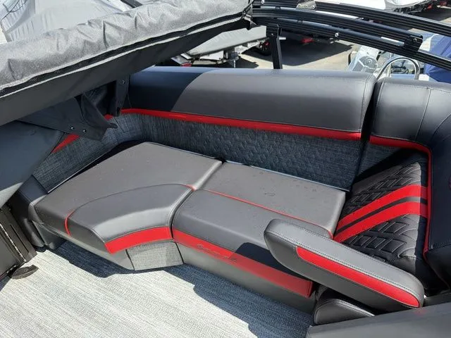 Slide: The Image of Bennington M Quad Bench 24 MFB Tritoon 2026 - 29