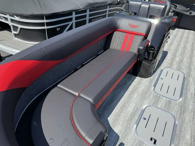 Slide: The Image of Bennington M Quad Bench 24 MFB Tritoon 2026 - 8