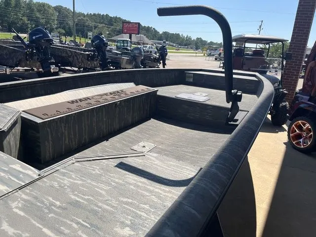 Slide: The Image of War Eagle 750 Gladiator 2025 - 11