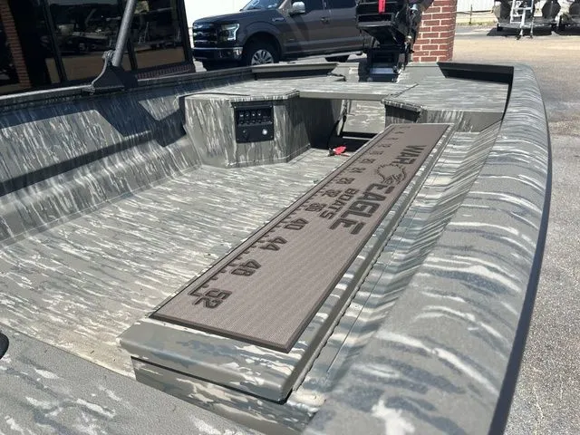 Slide: The Image of War Eagle 750 Gladiator 2025 - 5