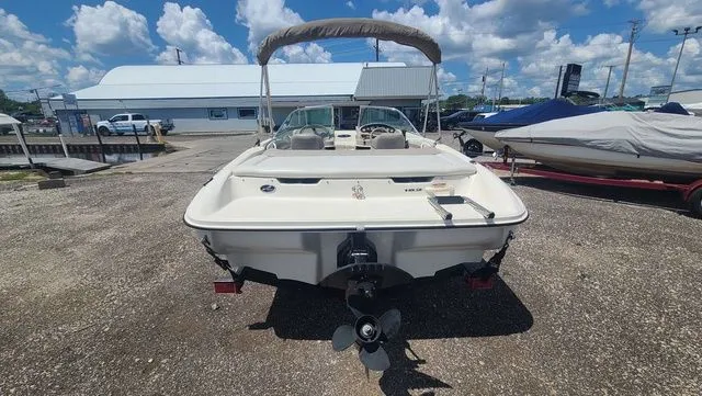 Slide: The Image of Sea Ray 182 2002 - 4