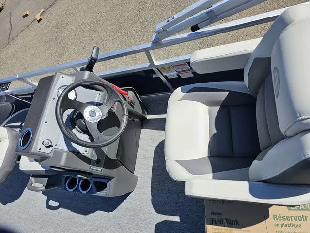 Slide: The Image of Sun Tracker Bass Buggy 16 XL Select 2026 - 10