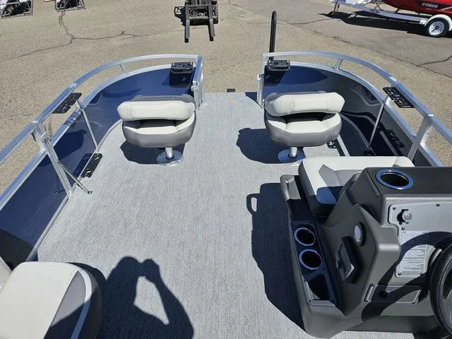 Slide: The Image of Sun Tracker Bass Buggy 16 XL Select 2026 - 11