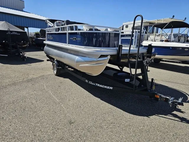 Slide: The Image of Sun Tracker Bass Buggy 16 XL Select 2026 - 3