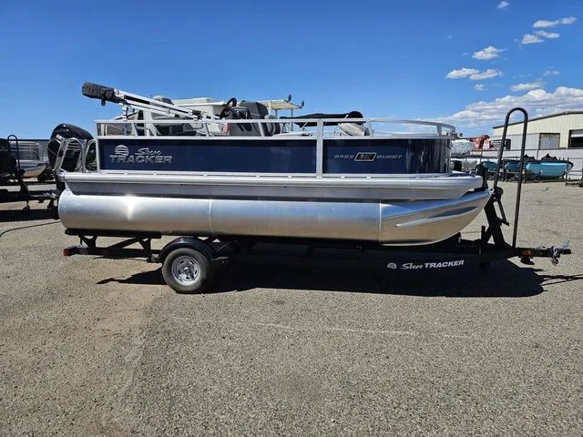 Slide: The Image of Sun Tracker Bass Buggy 16 XL Select 2026 - 4