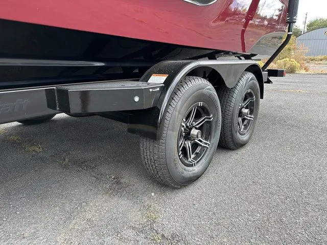 Slide: The Image of MasterCraft XT25 2024 - 12