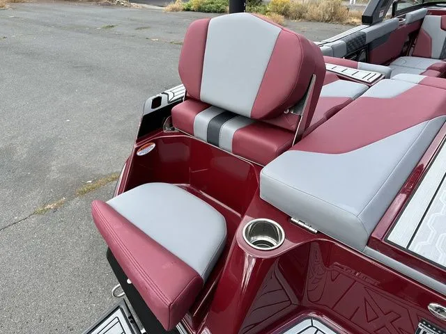 Slide: The Image of MasterCraft XT25 2024 - 19