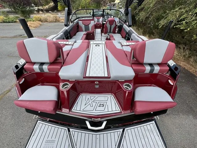 Slide: The Image of MasterCraft XT25 2024 - 21