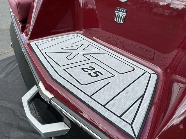 Slide: The Image of MasterCraft XT25 2024 - 22