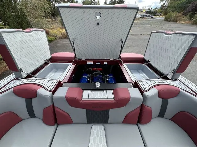 Slide: The Image of MasterCraft XT25 2024 - 23