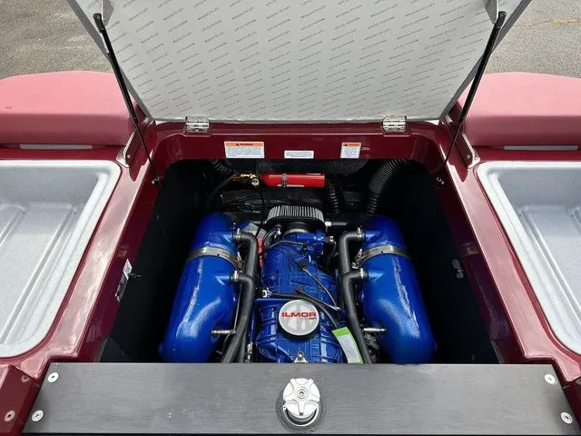 Slide: The Image of MasterCraft XT25 2024 - 24