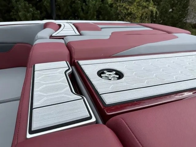 Slide: The Image of MasterCraft XT25 2024 - 26