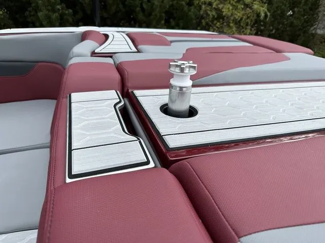 Slide: The Image of MasterCraft XT25 2024 - 27