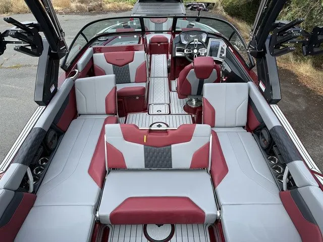 Slide: The Image of MasterCraft XT25 2024 - 29