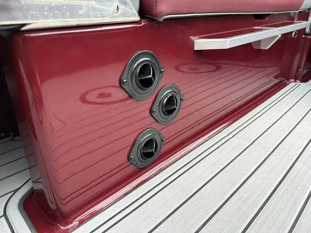 Slide: The Image of MasterCraft XT25 2024 - 32