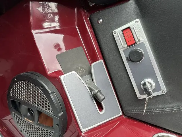 Slide: The Image of MasterCraft XT25 2024 - 42