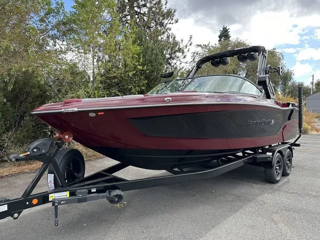 Slide: The Image of MasterCraft XT25 2024 - 5