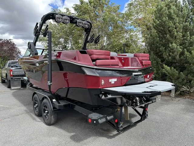 Slide: The Image of MasterCraft XT25 2024 - 6