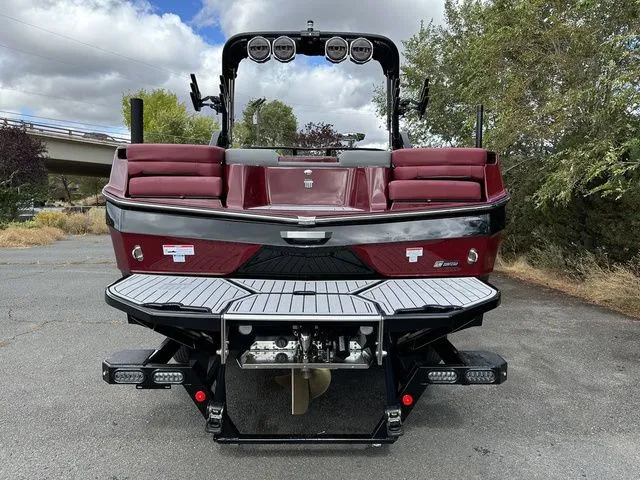 Slide: The Image of MasterCraft XT25 2024 - 7