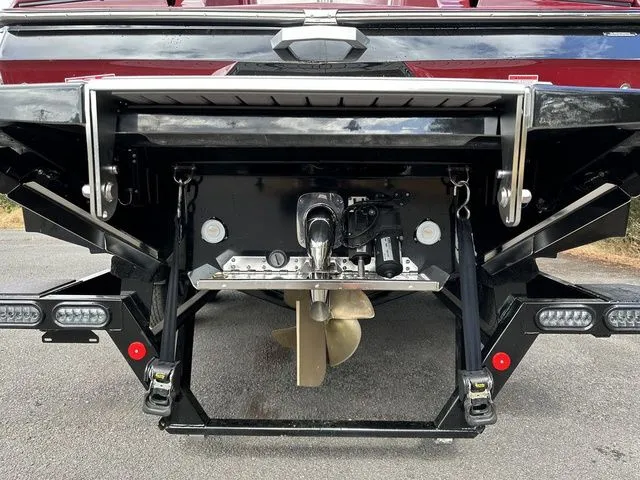 Slide: The Image of MasterCraft XT25 2024 - 8