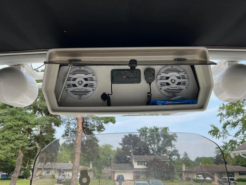 Slide: The Image of 2000 Wellcraft 302 SCARAB SPORT boat audio system with Kenwood speakers and control panel. - 12