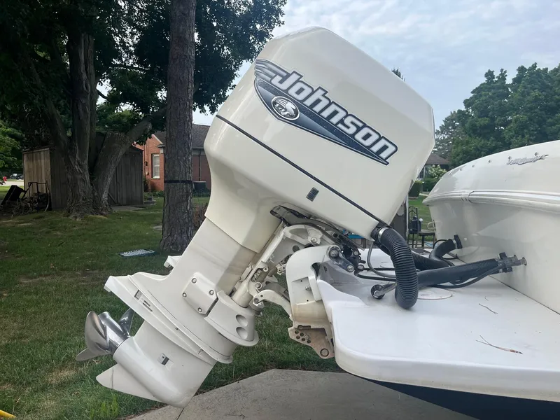 Slide: The Image of Outboard motor on 2000 Wellcraft 302 SCARAB SPORT boat, featuring Johnson branding. - 9