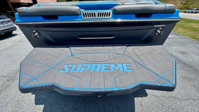 Slide: The Image of Supreme S240 2023 - 15