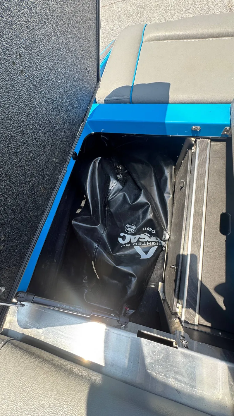 Slide: The Image of Supreme S240 2023 - 18