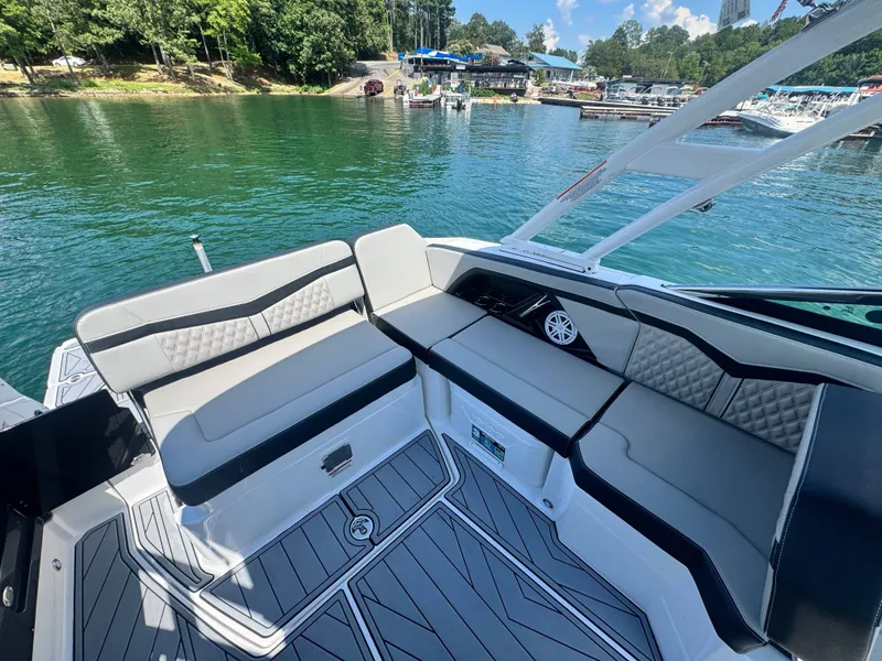 Slide: The Image of Monterey 258SS Super Sport 2025 - 12