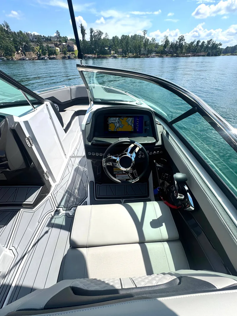 Slide: The Image of Monterey 258SS Super Sport 2025 - 6