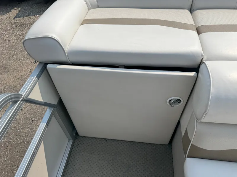 Slide: The Image of Smoker Craft SunChaser 820 Pontoon 2006 - 11