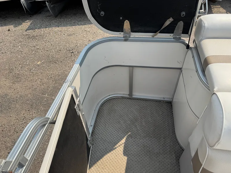 Slide: The Image of Smoker Craft SunChaser 820 Pontoon 2006 - 12