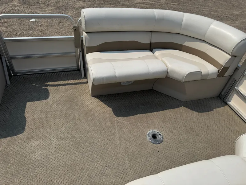 Slide: The Image of Smoker Craft SunChaser 820 Pontoon 2006 - 14