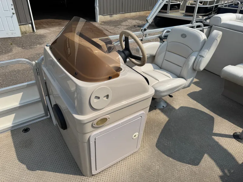 Slide: The Image of Smoker Craft SunChaser 820 Pontoon 2006 - 18