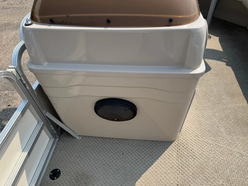 Slide: The Image of Smoker Craft SunChaser 820 Pontoon 2006 - 19