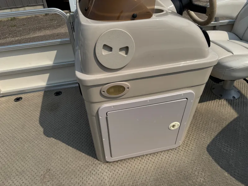 Slide: The Image of Smoker Craft SunChaser 820 Pontoon 2006 - 20