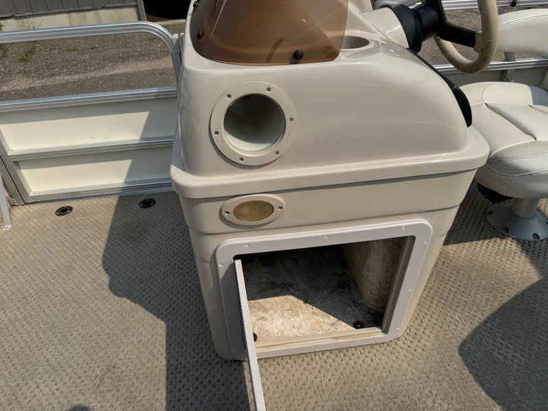 Slide: The Image of Smoker Craft SunChaser 820 Pontoon 2006 - 21