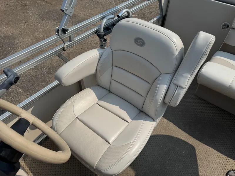 Slide: The Image of Smoker Craft SunChaser 820 Pontoon 2006 - 22