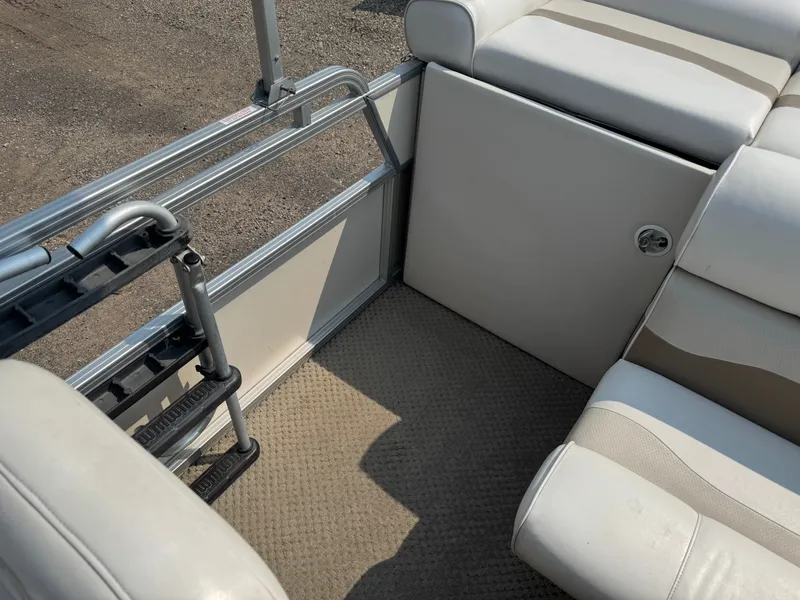 Slide: The Image of Smoker Craft SunChaser 820 Pontoon 2006 - 34