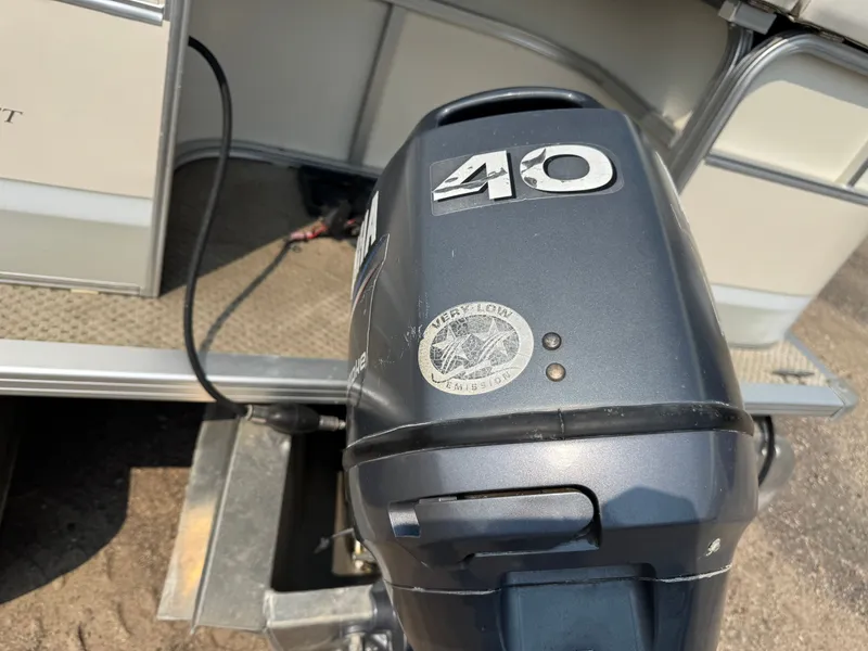 Slide: The Image of Smoker Craft SunChaser 820 Pontoon 2006 - 50