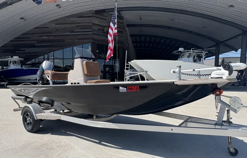 Slide: The Image of Avid 18 Rouge Center Console 2023 - 3