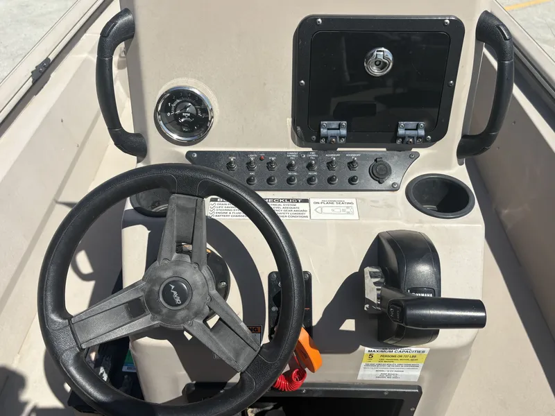 Slide: The Image of Avid 18 Rouge Center Console 2023 - 8