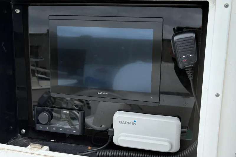 Slide: The Image of Garmin marine electronics on 2005 Regulator 24 Classic boat dashboard. - 20