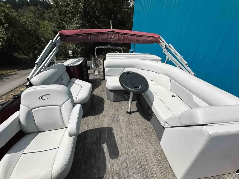 Slide: The Image of Crest Classic LX 220 2022 - 10