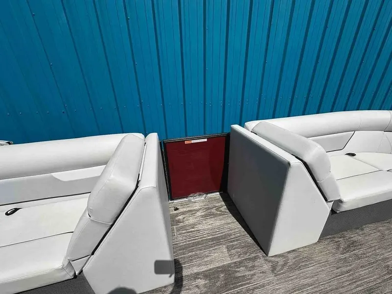 Slide: The Image of Crest Classic LX 220 2022 - 12