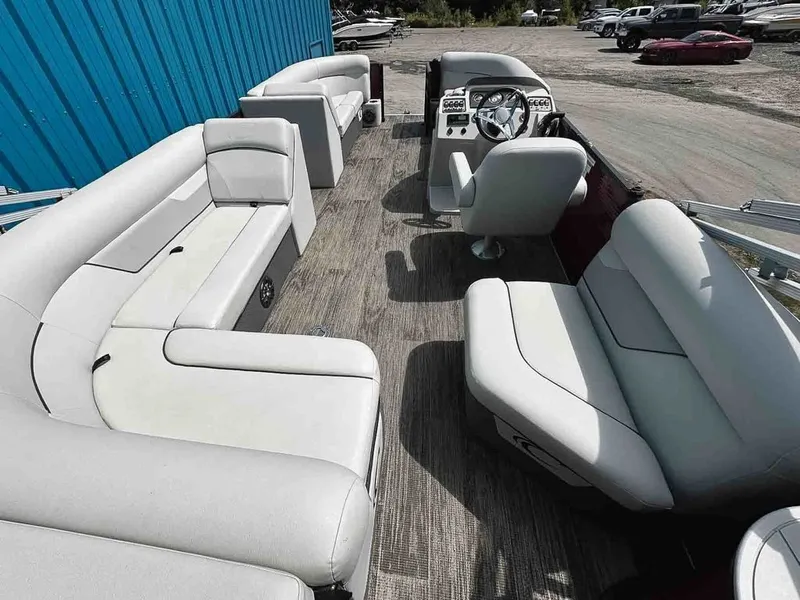 Slide: The Image of Crest Classic LX 220 2022 - 5