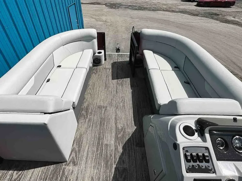 Slide: The Image of Crest Classic LX 220 2022 - 8